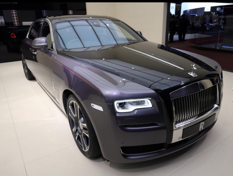 Thị trường - Chiêm ngưỡng Rolls-Royce Ghost phủ lớp sơn với 1.000 viên kim cương (Hình 2).