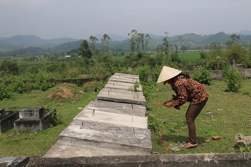 Xã hội - Người mẹ nuôi trẻ mồ côi, xây nghĩa trang cho hài nhi xấu số (Hình 3).