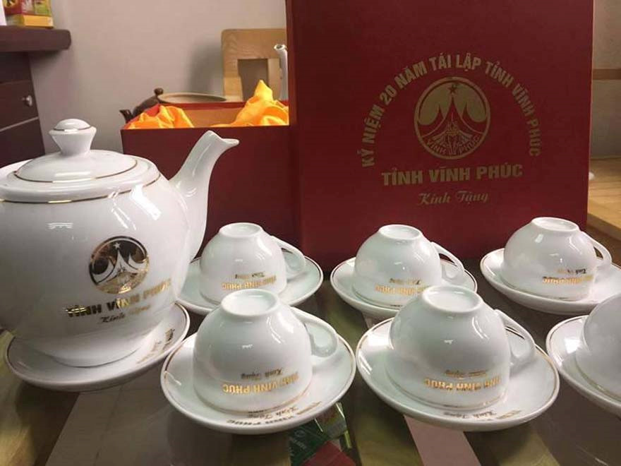 Xi nhan Trái Phải - Vĩnh Phúc chi 65 tỷ mua quà tặng: Nhà nào cũng được ấm, chén