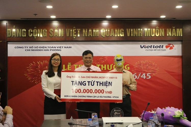 Xã hội - Khách hàng trúng 23 tỷ Vietlott nêu lý do chọn đeo mặt nạ nhận giải (Hình 2).