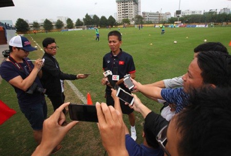 Bóng đá Việt Nam - U20 Việt Nam thua, HLV Hoàng Anh Tuấn kêu… mừng