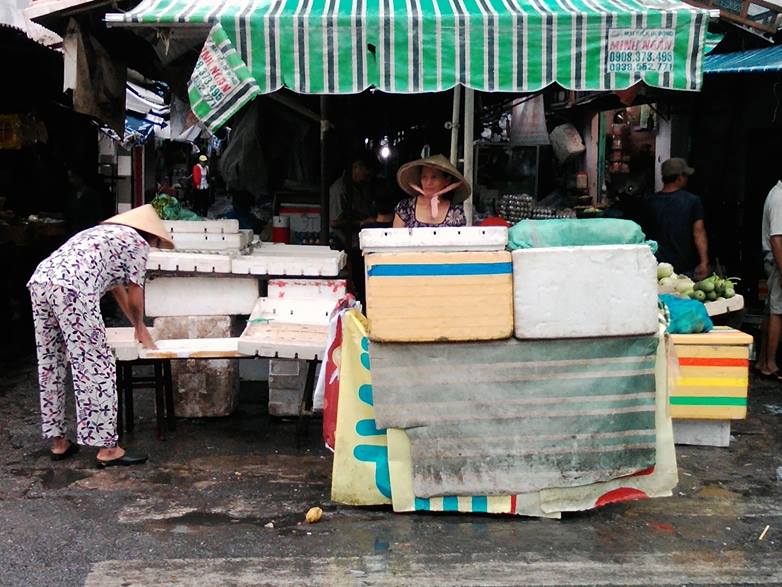 Tình thương - Tình chị em của hai phụ nữ bị câm điếc bẩm sinh cùng bán rau ở chợ