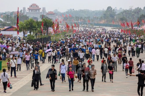 Văn hoá - Đền Hùng nhộn nhịp trước khai lễ, hàng ngàn du khách về dâng hương