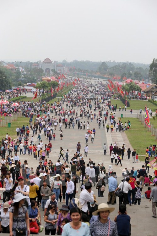 Văn hoá - Đền Hùng nhộn nhịp trước khai lễ, hàng ngàn du khách về dâng hương (Hình 4).