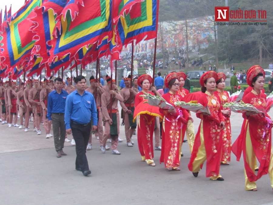 Chính trị - Chủ tịch nước Trần Đại Quang dâng hương tưởng nhớ các Vua Hùng (Hình 5).