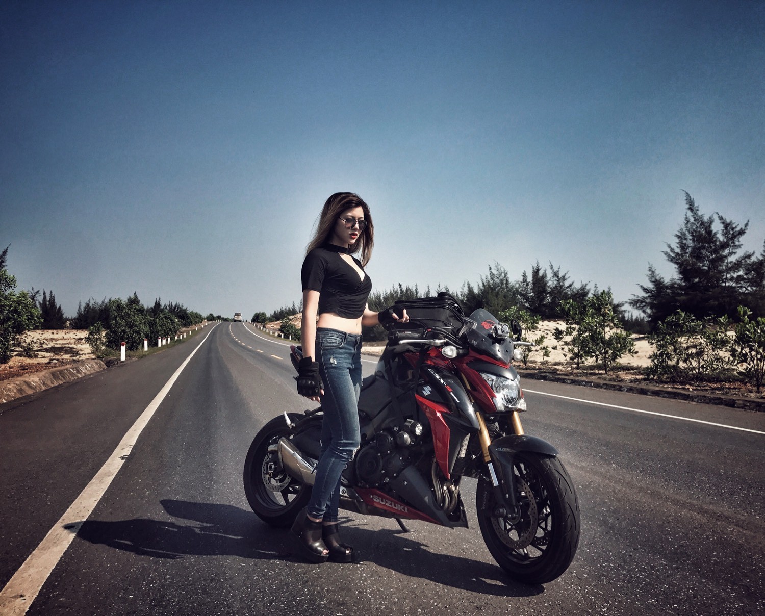 Thú chơi - Ngắm nữ biker Thu ‘Gạch' nóng bỏng bên Suzuki GSX-S1000  (Hình 2).