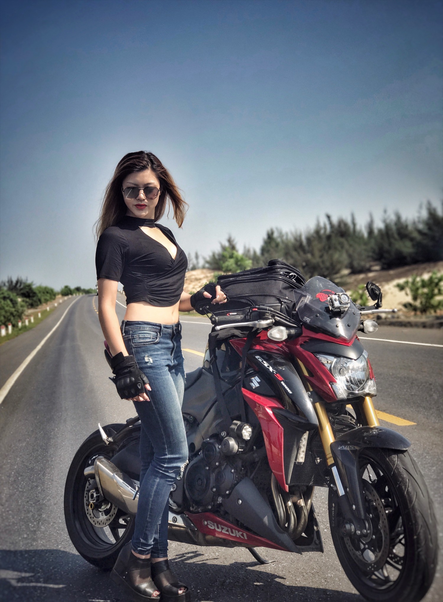 Thú chơi - Ngắm nữ biker Thu ‘Gạch' nóng bỏng bên Suzuki GSX-S1000 