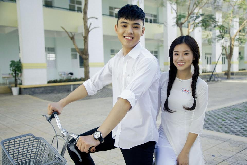 Ng&ocirc;i sao - Ch&acirc;n dung hot boy điển trai l&agrave;m Ho&agrave;ng Yến Chibi say nắng