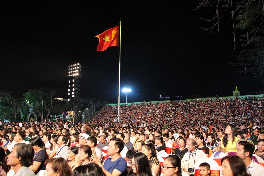 Tin nhanh - Rực rỡ sắc màu Lễ hội Hoa Phượng Đỏ Hải Phòng 2017 (Hình 9).