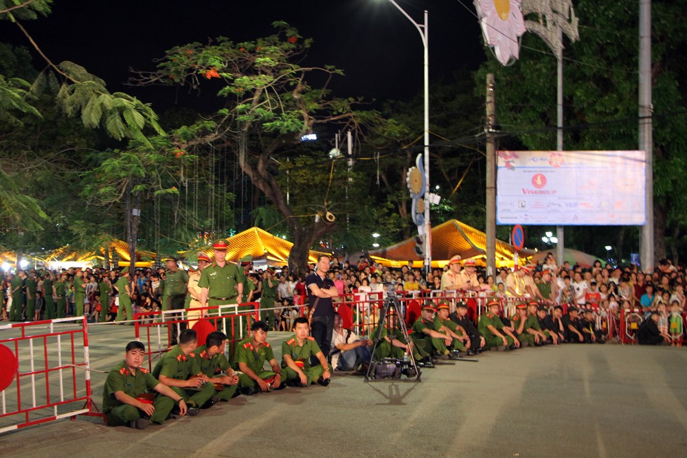 Tin nhanh - Rực rỡ sắc màu Lễ hội Hoa Phượng Đỏ Hải Phòng 2017 (Hình 10).