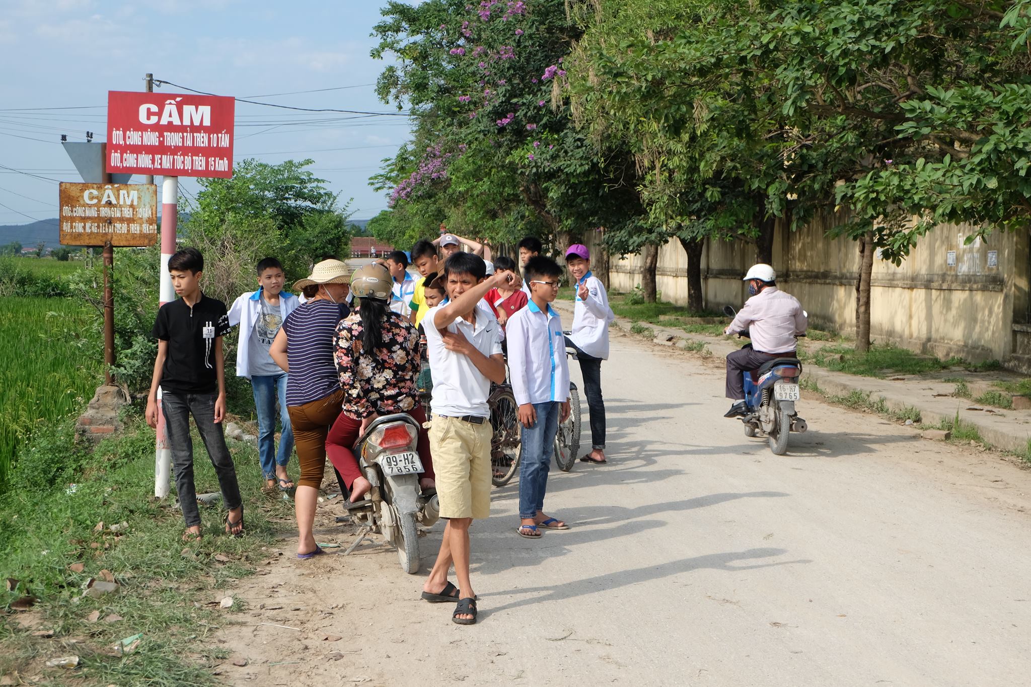 Xã hội - Có hay không cán bộ bệnh viện huyện uống rượu lái xe gây tai nạn? (Hình 3).