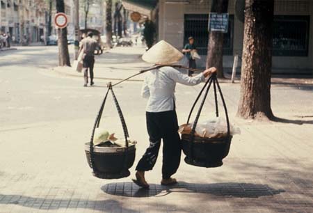 Mạng ảo - Đời thực - Lặng người đọc bài văn 10 điểm về người mẹ không có ngày nghỉ lễ