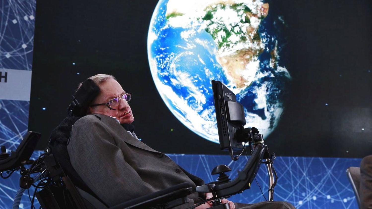 Tiêu điểm - Stephen Hawking: Chỉ còn 100 năm để tìm ra hành tinh mới sinh sống