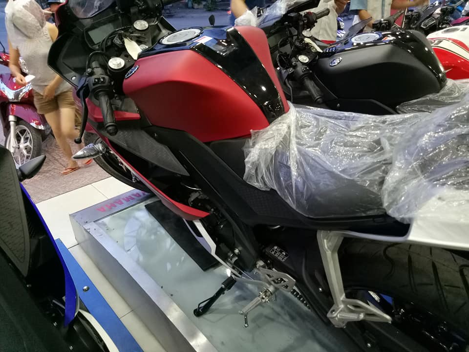 Xe máy - Yamaha R15 2017 lô hàng đầu tiên về Việt Nam giá 125 triệu đồng (Hình 5).