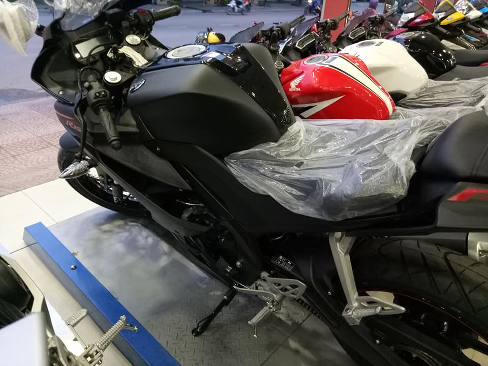 Xe máy - Yamaha R15 2017 lô hàng đầu tiên về Việt Nam giá 125 triệu đồng (Hình 7).