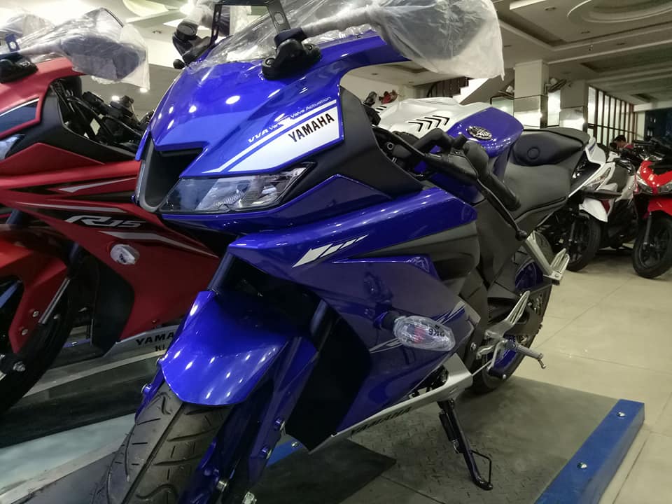 Xe máy - Yamaha R15 2017 lô hàng đầu tiên về Việt Nam giá 125 triệu đồng (Hình 4).