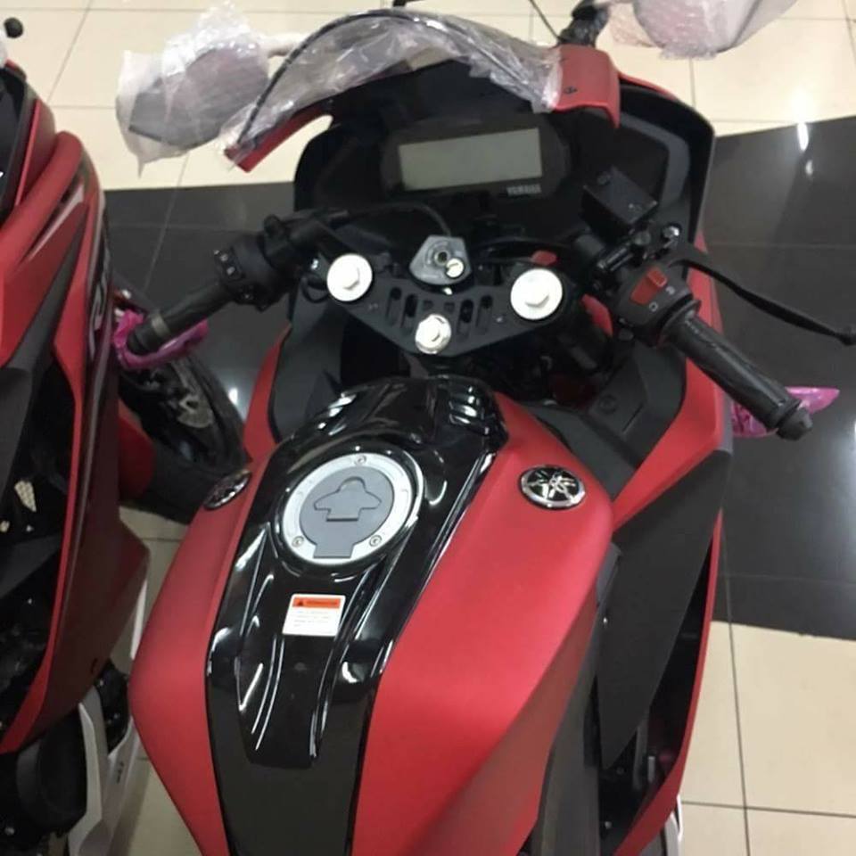 Xe máy - Yamaha R15 2017 lô hàng đầu tiên về Việt Nam giá 125 triệu đồng (Hình 8).