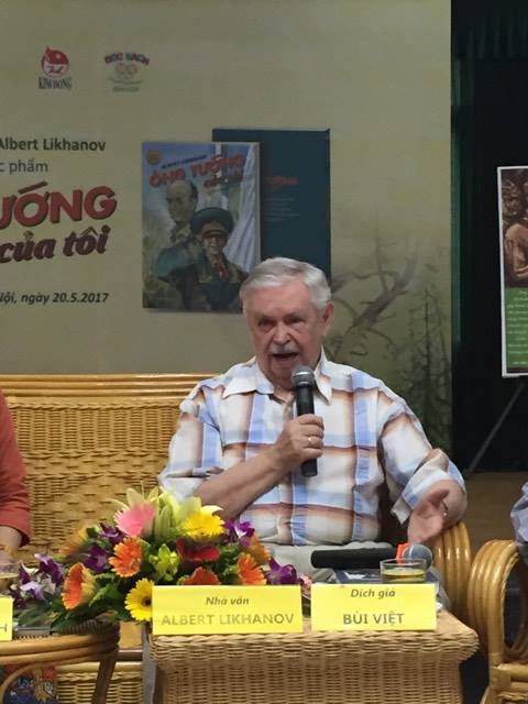 Sự kiện - Nhà văn người Nga Albert Likhanov bất ngờ xuất hiện tại Hà Nội