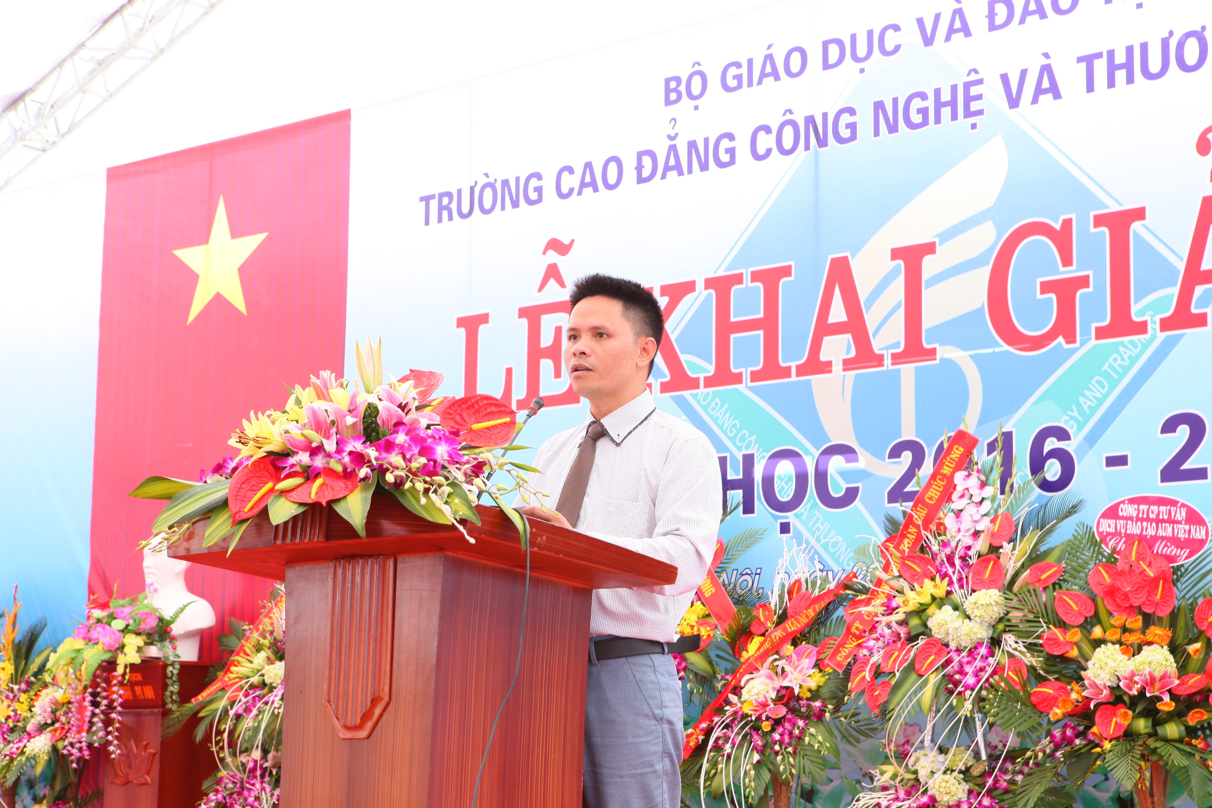 Giáo dục - Chuyển giáo viên sang hợp đồng: Chặn chạy chọt biên chế để an phận!