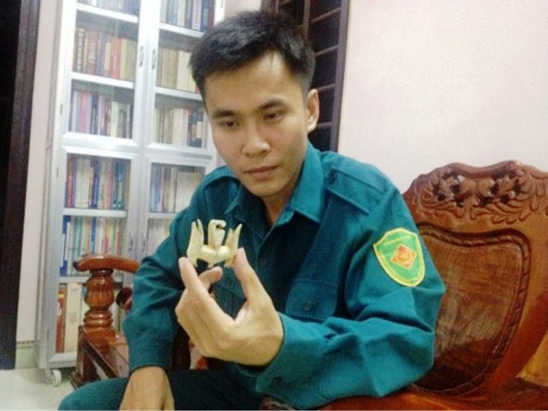 Văn hoá - Huế: Phát hiện vật lạ, nghi trang sức cổ hiếm có ở Việt Nam