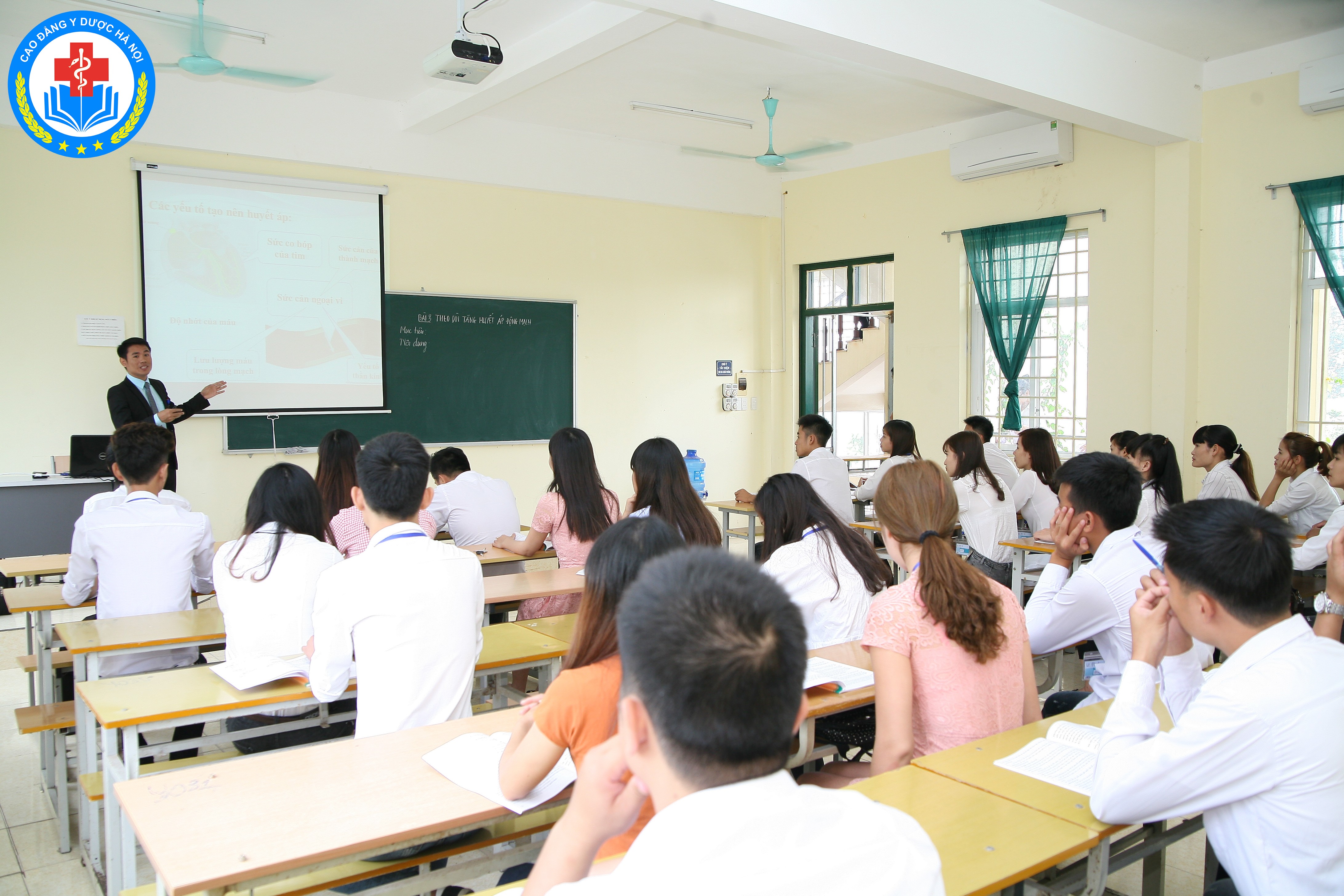 Thương hiệu - Trường Cao đẳng Y Dược Hà Nội: Sinh viên là trung tâm trong đào tạo