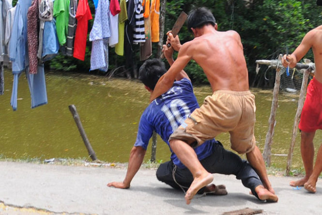 An ninh - Hình sự - Khởi tố kẻ chém người vì dám ‘ăn mảnh’ thành quả ăn trộm