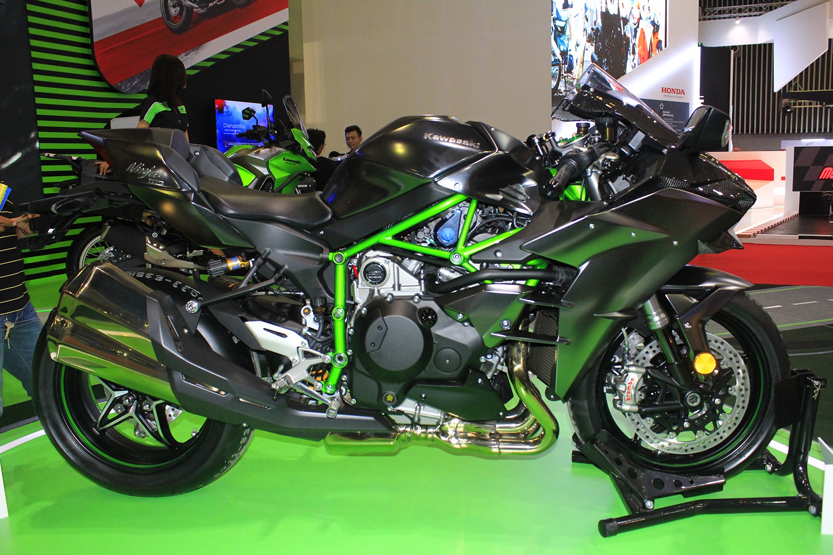 Xe máy - Soi chi tiết Kawasaki H2 Carbon Limited 'siêu hiếm' tại VMCS 2017 (Hình 6).