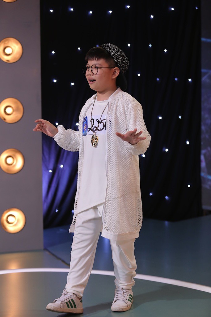 Âm nhạc - Cô bé khiếm thị hát về mẹ gây xúc động tại Vietnam Idol Kids (Hình 5).