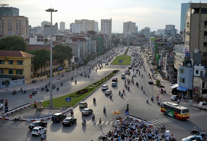 Xã hội - HN làm đường 3.500 tỷ đồng/km, nữ công nhân bị hành hung