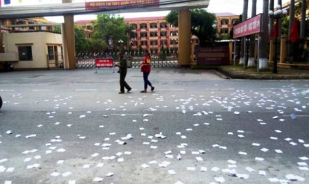 An ninh - Hình sự - Thái Bình: Công an lên tiếng vụ rải phao thi trắng cổng trường