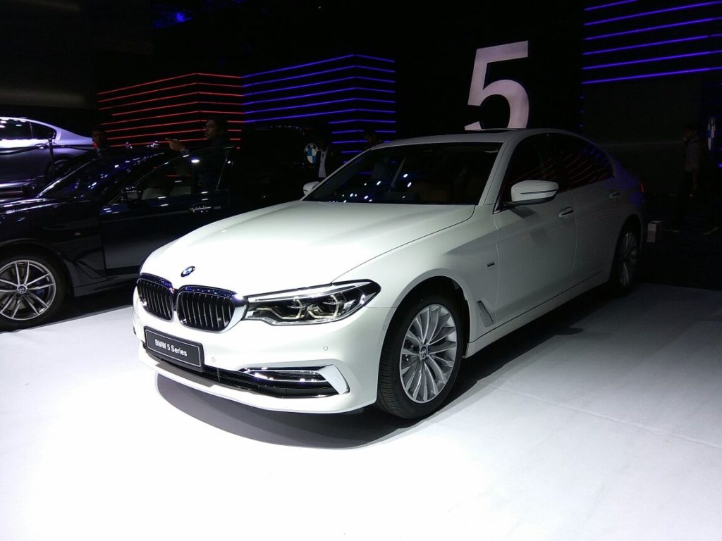 Thị trường - BMW 5 Series 2017 ra mắt Ấn Độ, giá bán từ 1,74 tỷ đồng