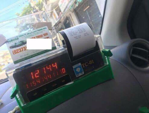 Dậy sóng mạng - Chàng trai chi 12 triệu đồng để đi taxi hơn 1.000km gặp người yêu