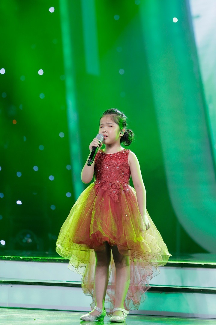 Âm nhạc - Vietnam Idol Kids 2017: Cô bé khiếm thị khiến Bích Phương bật khóc 