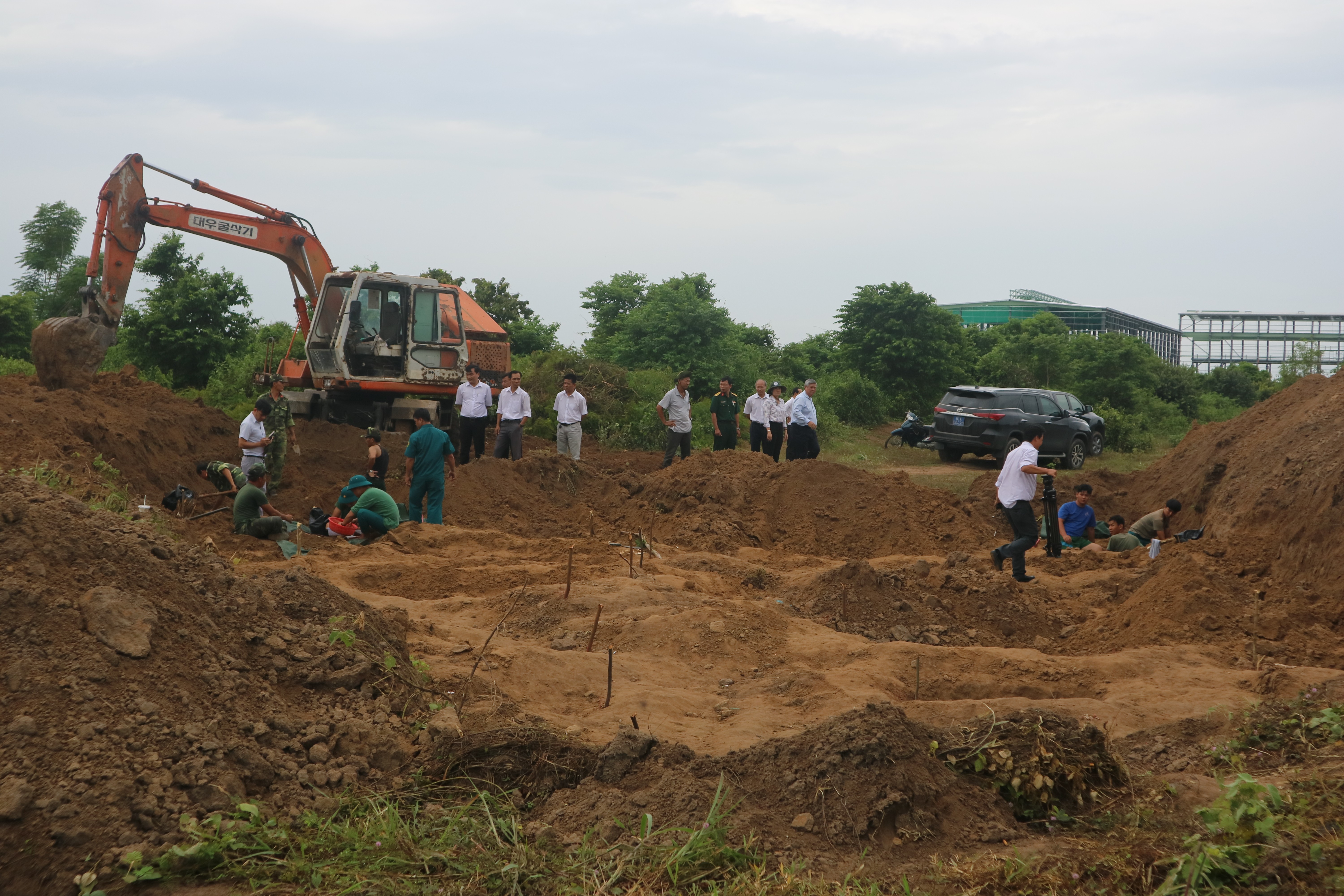 Tin nhanh - Bình Dương: Phát hiện và khai quật hàng chục hài cốt liệt sĩ