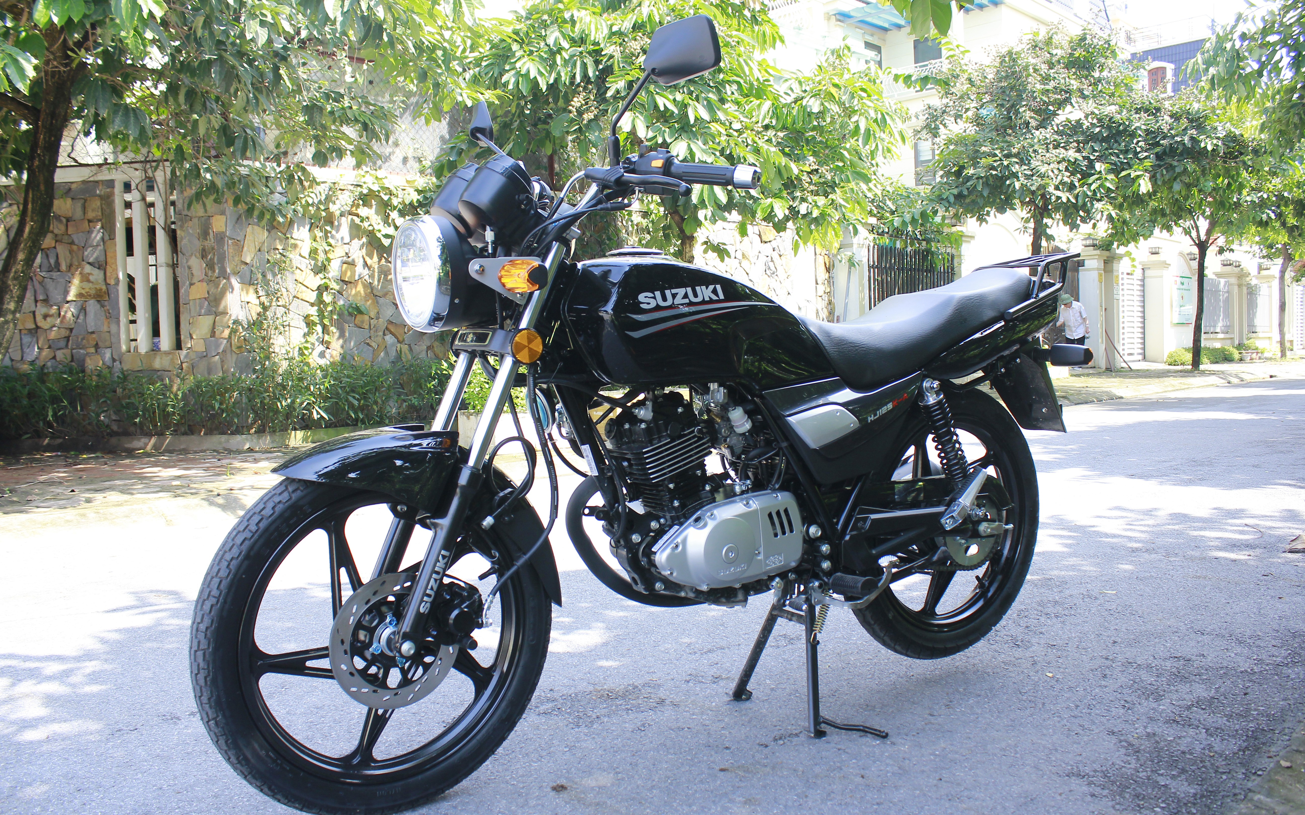 Ô tô-Xe máy - Cận cảnh chi tiết côn tay Suzuki HJ125K-A giá rẻ chỉ 30 triệu đồng (Hình 2).