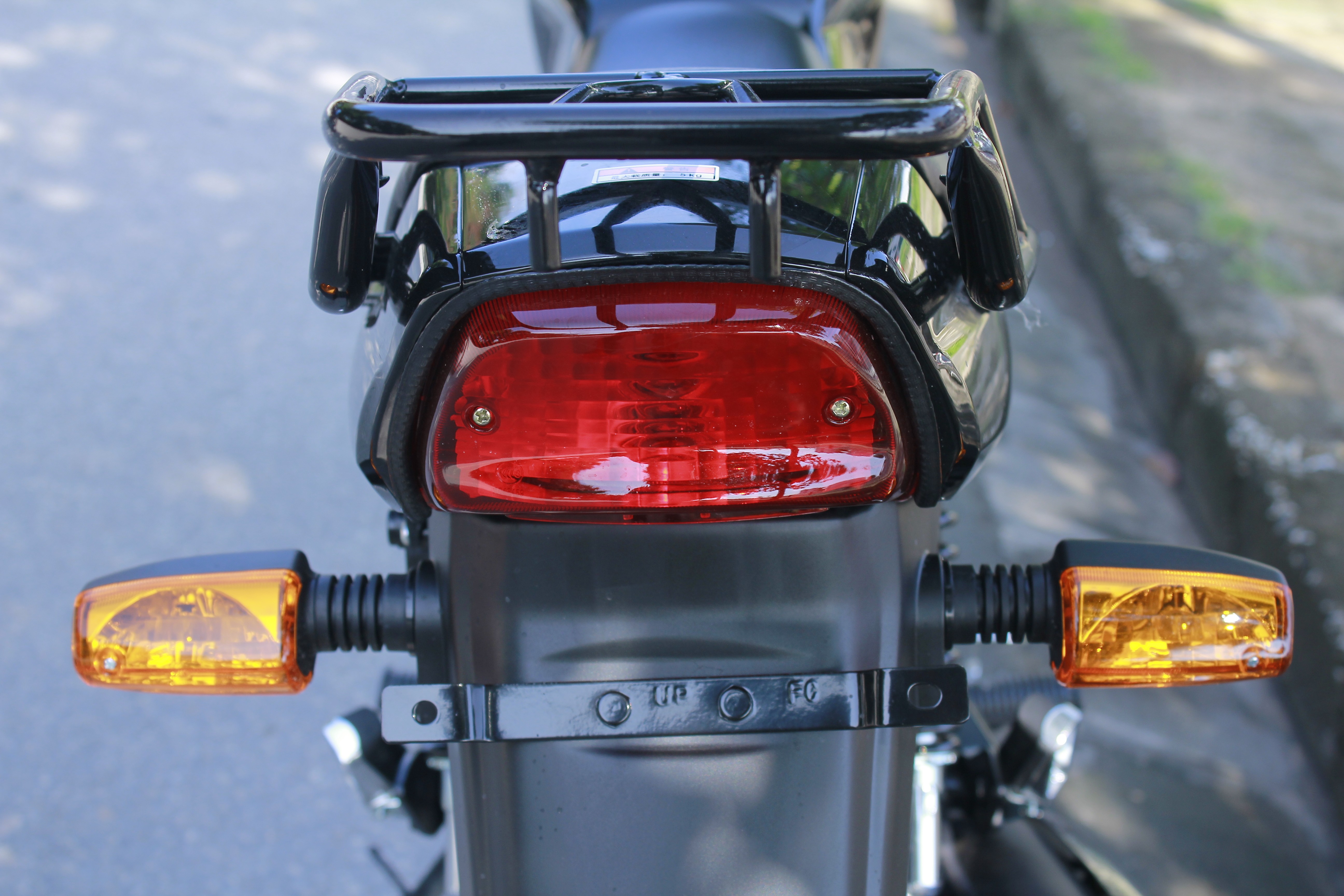 Ô tô-Xe máy - Cận cảnh chi tiết côn tay Suzuki HJ125K-A giá rẻ chỉ 30 triệu đồng (Hình 12).