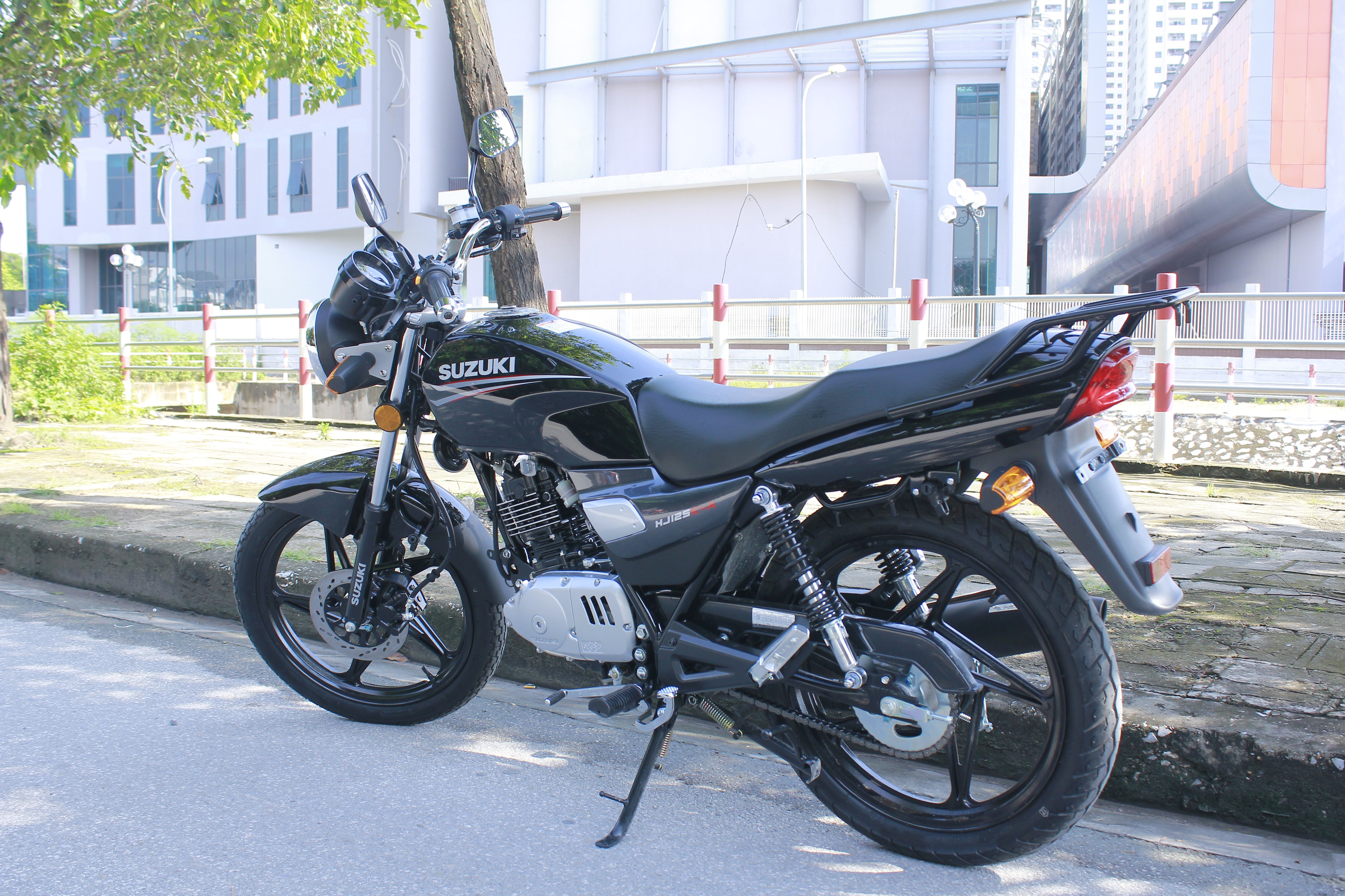 Ô tô-Xe máy - Cận cảnh chi tiết côn tay Suzuki HJ125K-A giá rẻ chỉ 30 triệu đồng (Hình 18).