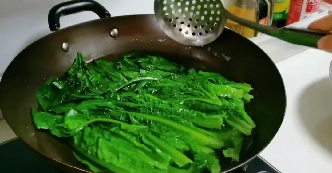 Đừng chỉ ăn thân, lá của loại rau này cũng quý như "nhân sâm người nghèo", ở chợ bán rẻ như cho- Ảnh 2. Đừng chỉ ăn thân, lá của loại rau này cũng quý như "nhân sâm người nghèo", ở chợ bán rẻ như cho- Ảnh 2.