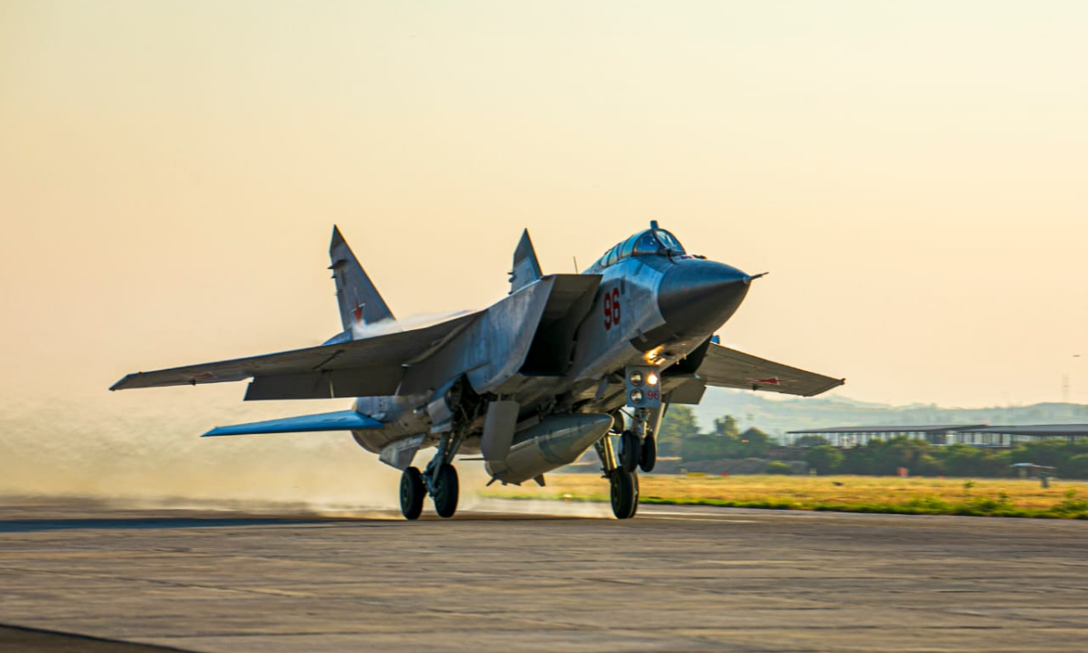 Rộ tin Nga triển khai tiêm kích đánh chặn siêu thanh MiG-31K tới Belarus- Ảnh 1.