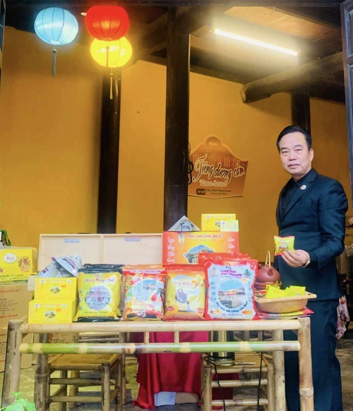 Người vừa được phong tặng danh hiệu Nghệ nhân sản xuất trà cung đình Huế là ai?- Ảnh 2. Người vừa được phong tặng danh hiệu Nghệ nhân sản xuất trà cung đình Huế là ai?- Ảnh 2.