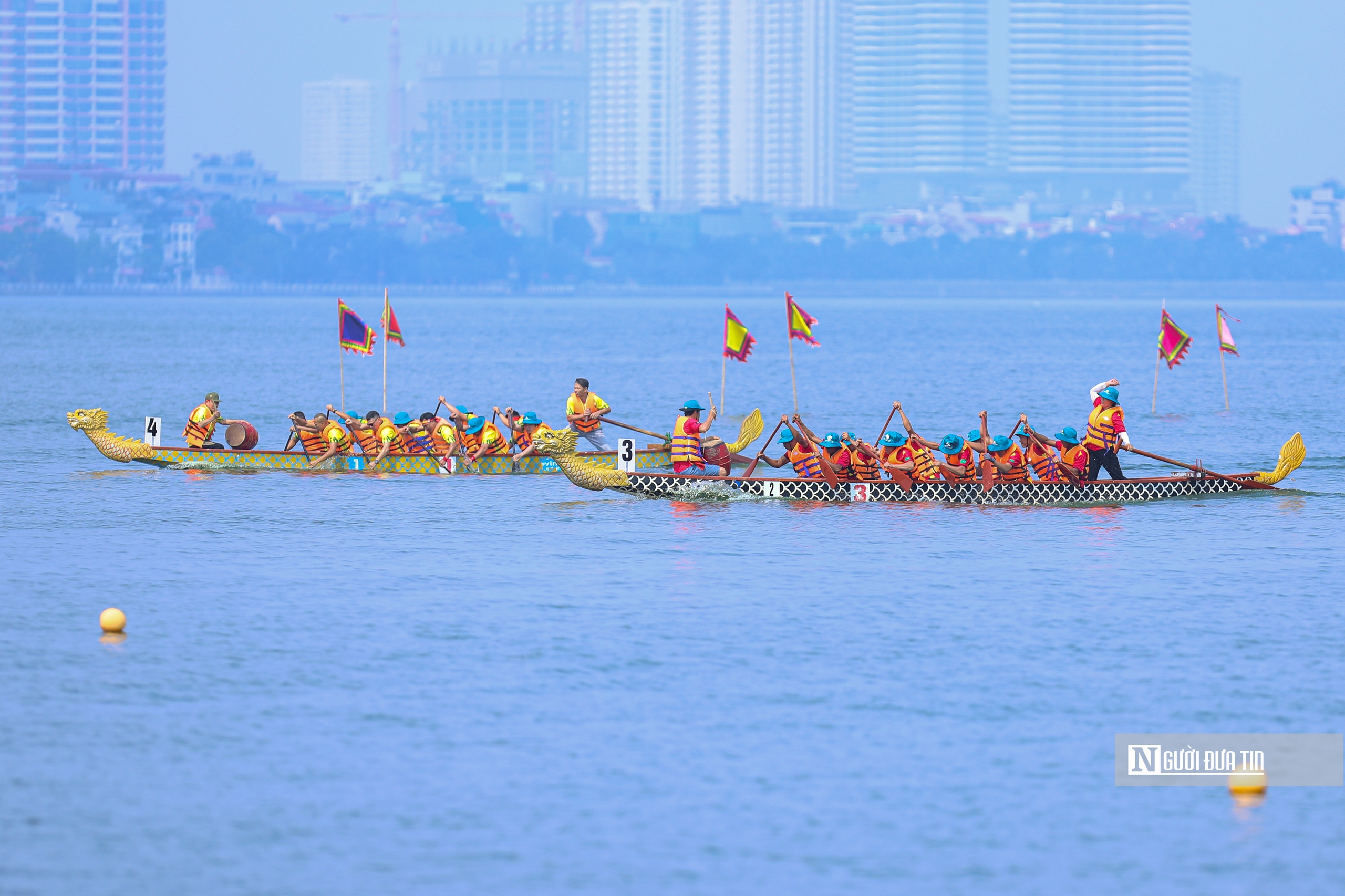 Hà Nội: Gần nghìn người tham gia giải bơi chải thuyền rồng 2024- Ảnh 7.