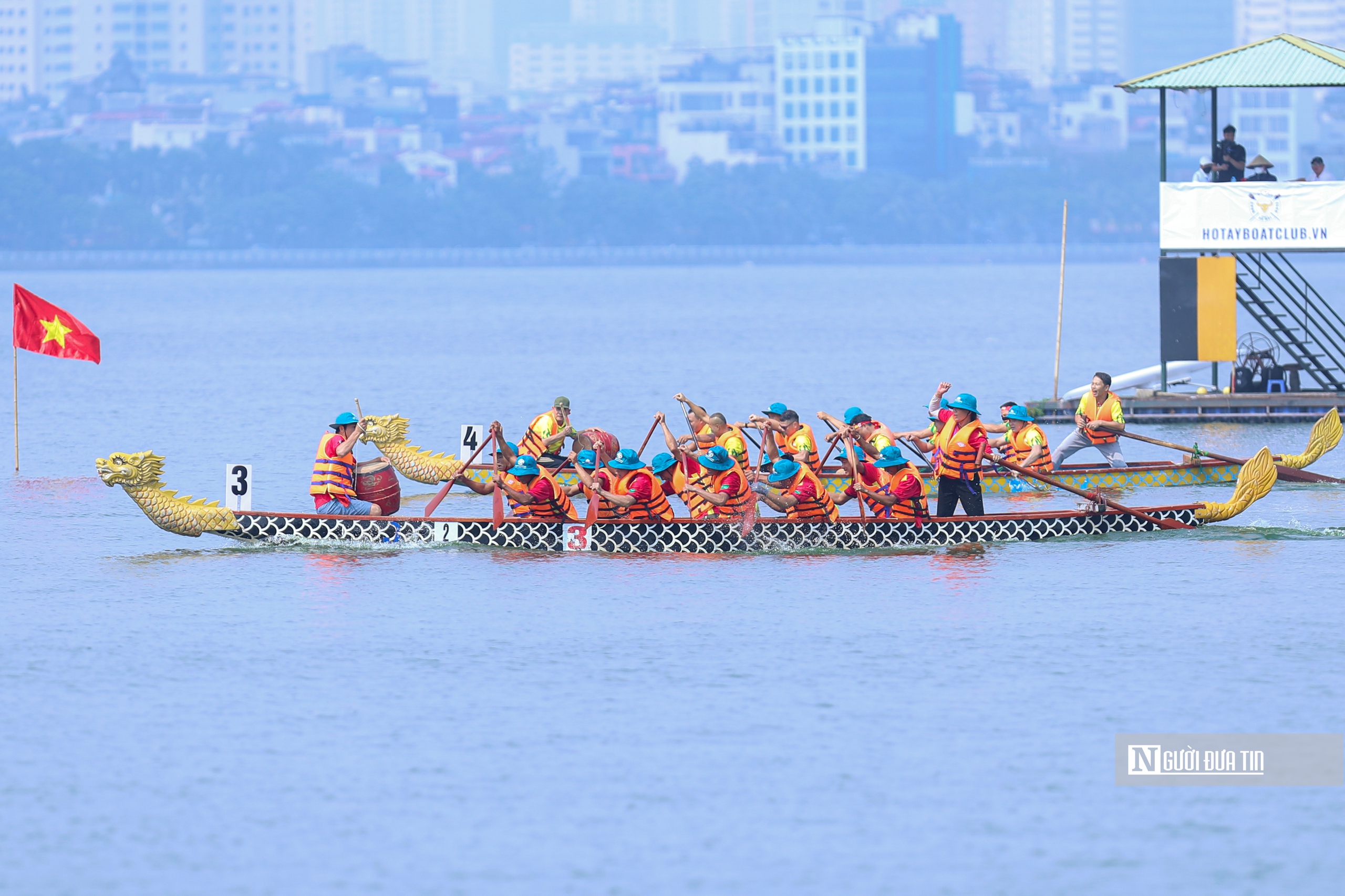 Hà Nội: Gần nghìn người tham gia giải bơi chải thuyền rồng 2024- Ảnh 12.