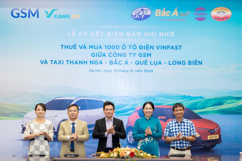 4 hãng taxi lâu đời tại Hà Nội bắt tay Xanh SM chuyển đổi xanh với 1.000 xe điện- Ảnh 1.