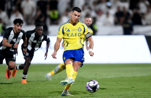 Ronaldo tỏa sáng giúp Al Nassr thắng phút chót- Ảnh 1.