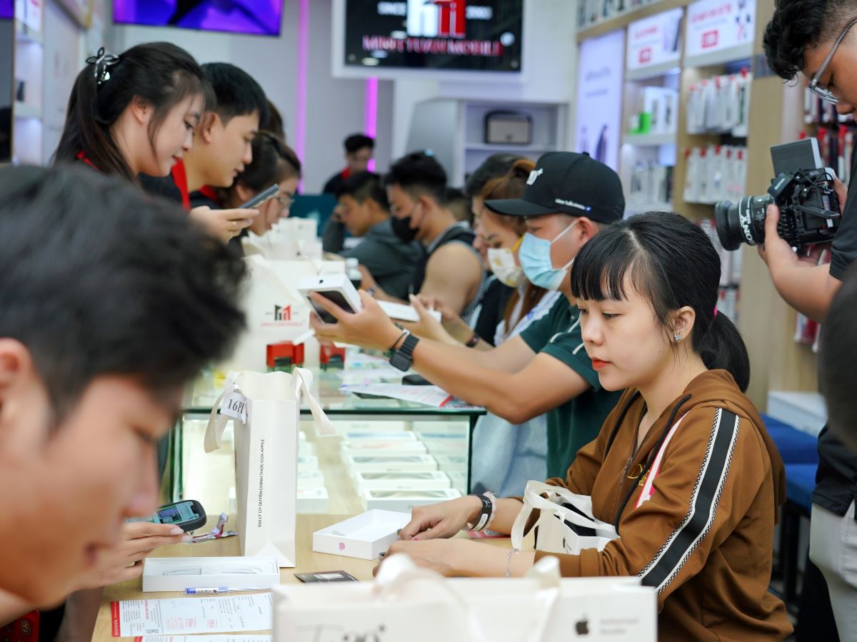 Người dùng Việt "phát sốt" chi hàng nghìn tỷ đồng để sở hữu Titan sa mạc- Ảnh 4.