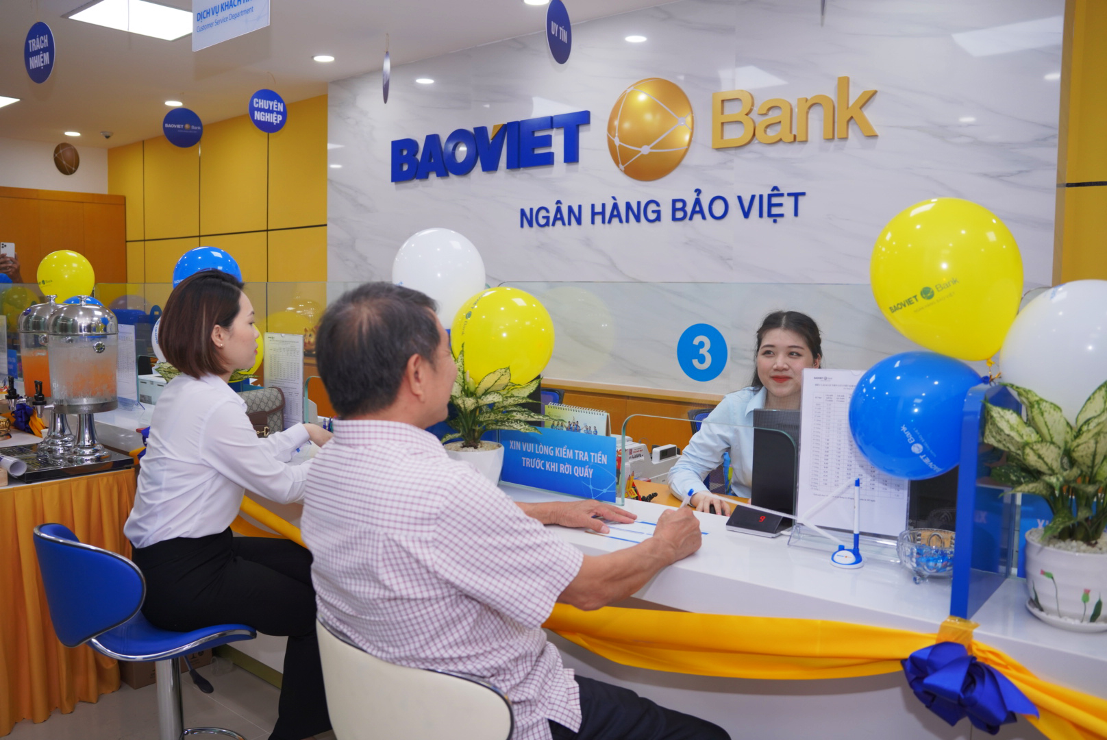 BAOVIET Bank: Phát triển ổn định trong 9 tháng đầu năm 2024- Ảnh 3.