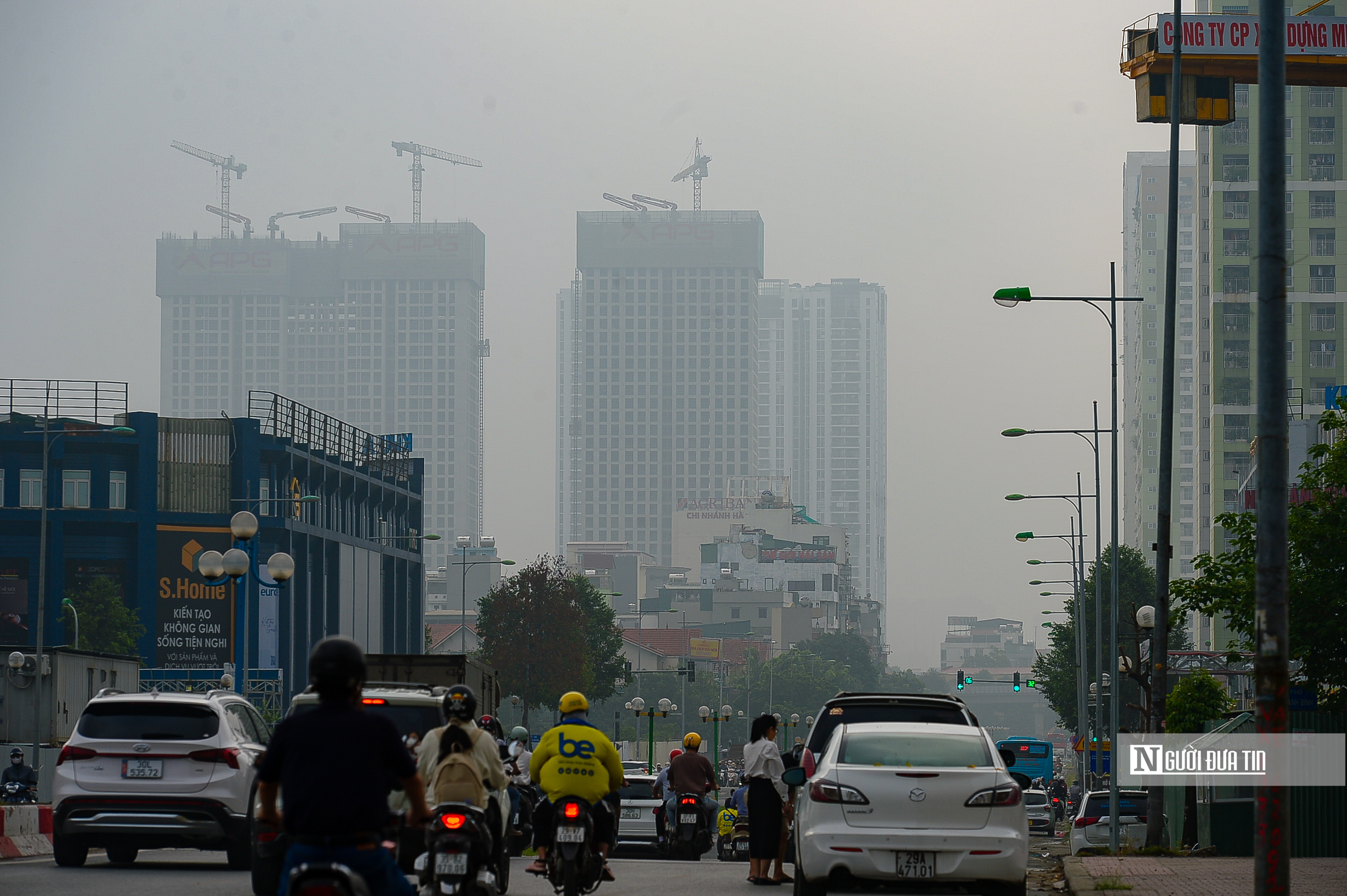 Hà Nội chìm trong sương mù dày đặc- Ảnh 5.