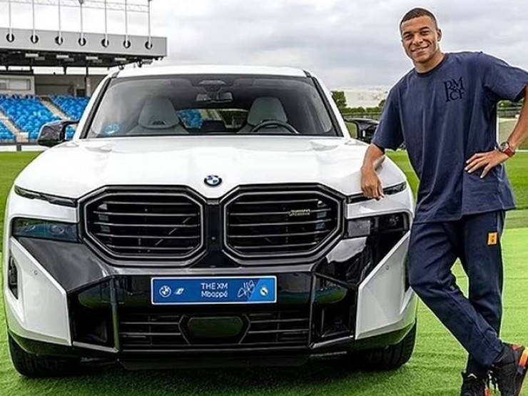 Dàn sao Real Madrid nhận xe BMW mới, Mbappe chọn XM