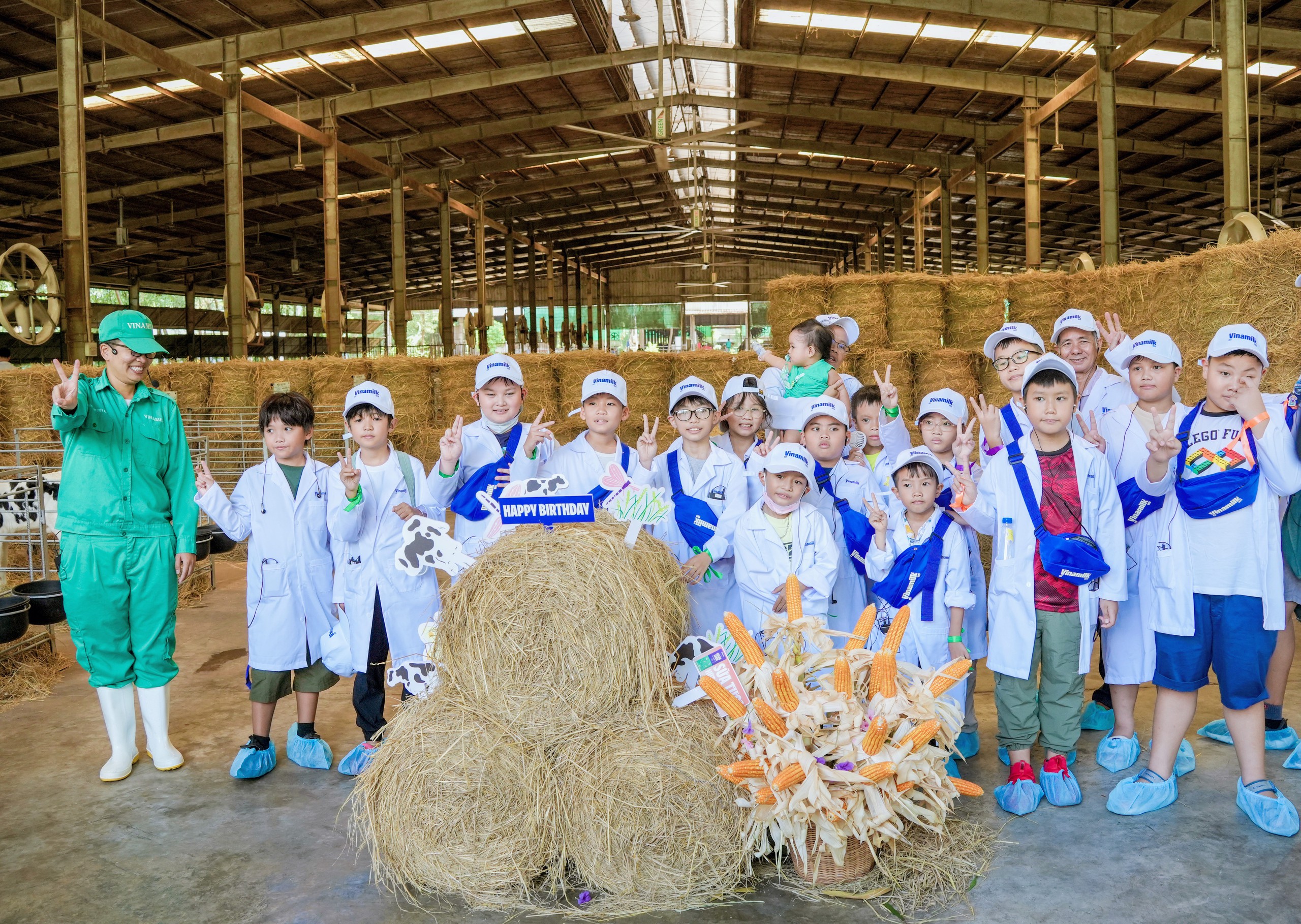 Trẻ em khám phá về công nghệ thân thiện môi trường tại trang trại sinh thái, siêu nhà máy “xanh”- Ảnh 5.