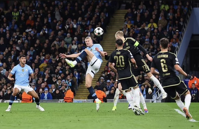 Haaland tỏa sáng, Man City đè bẹp Sparta Prague 5-0 tại Champions League.